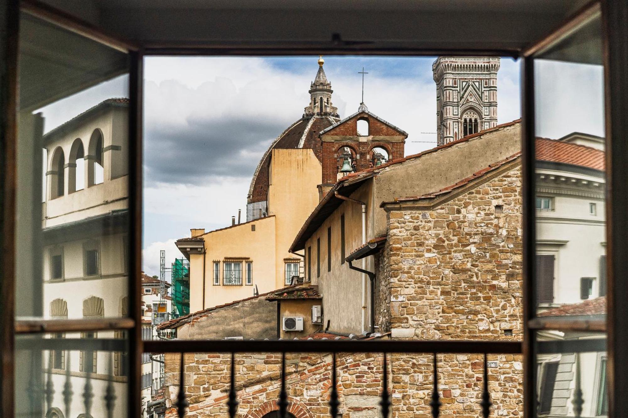 Ad Rondinelli, Apartment Florence
