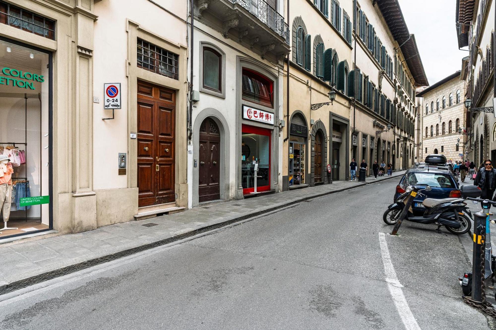 Ad Rondinelli, Florence