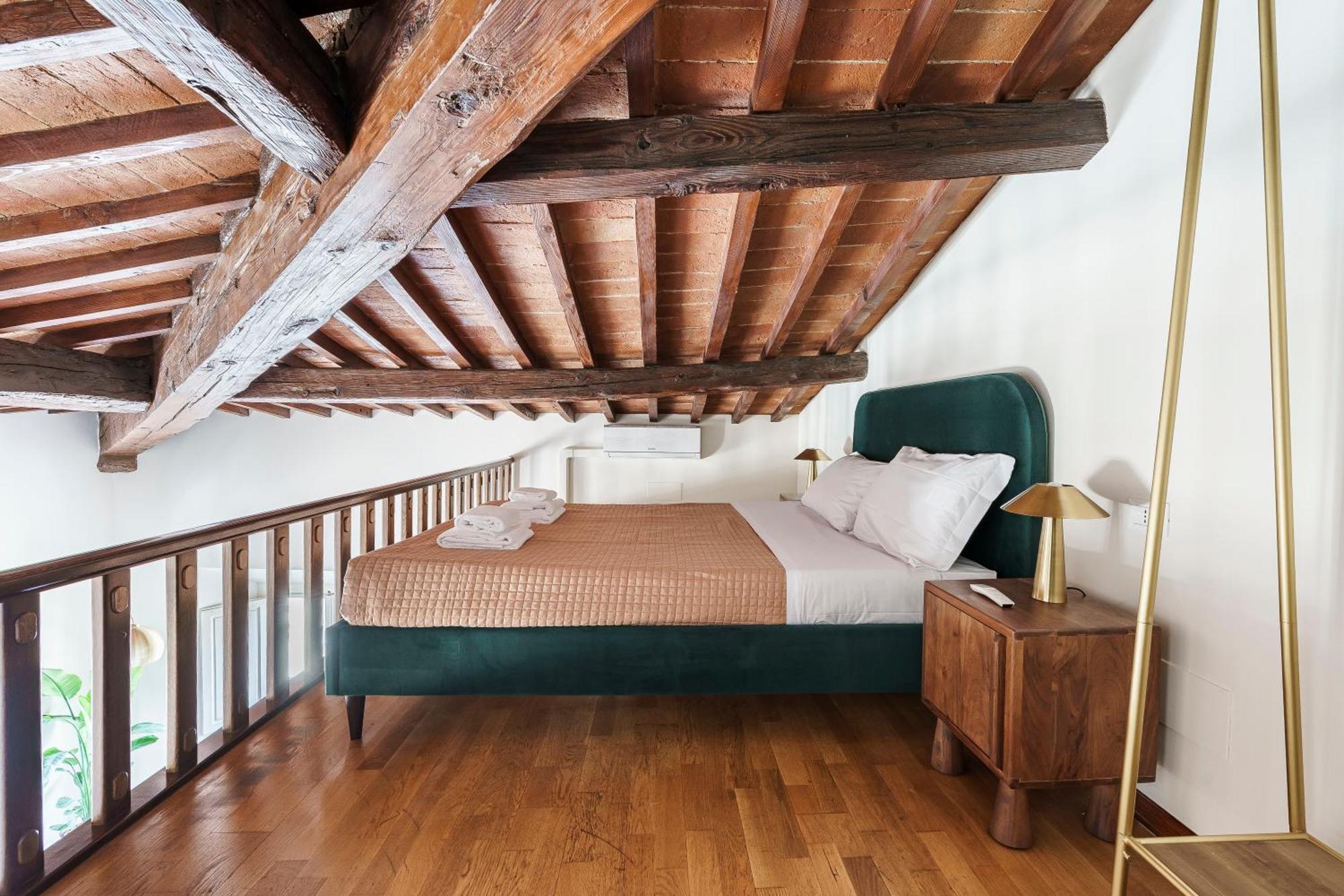 Ad Rondinelli, Apartment *