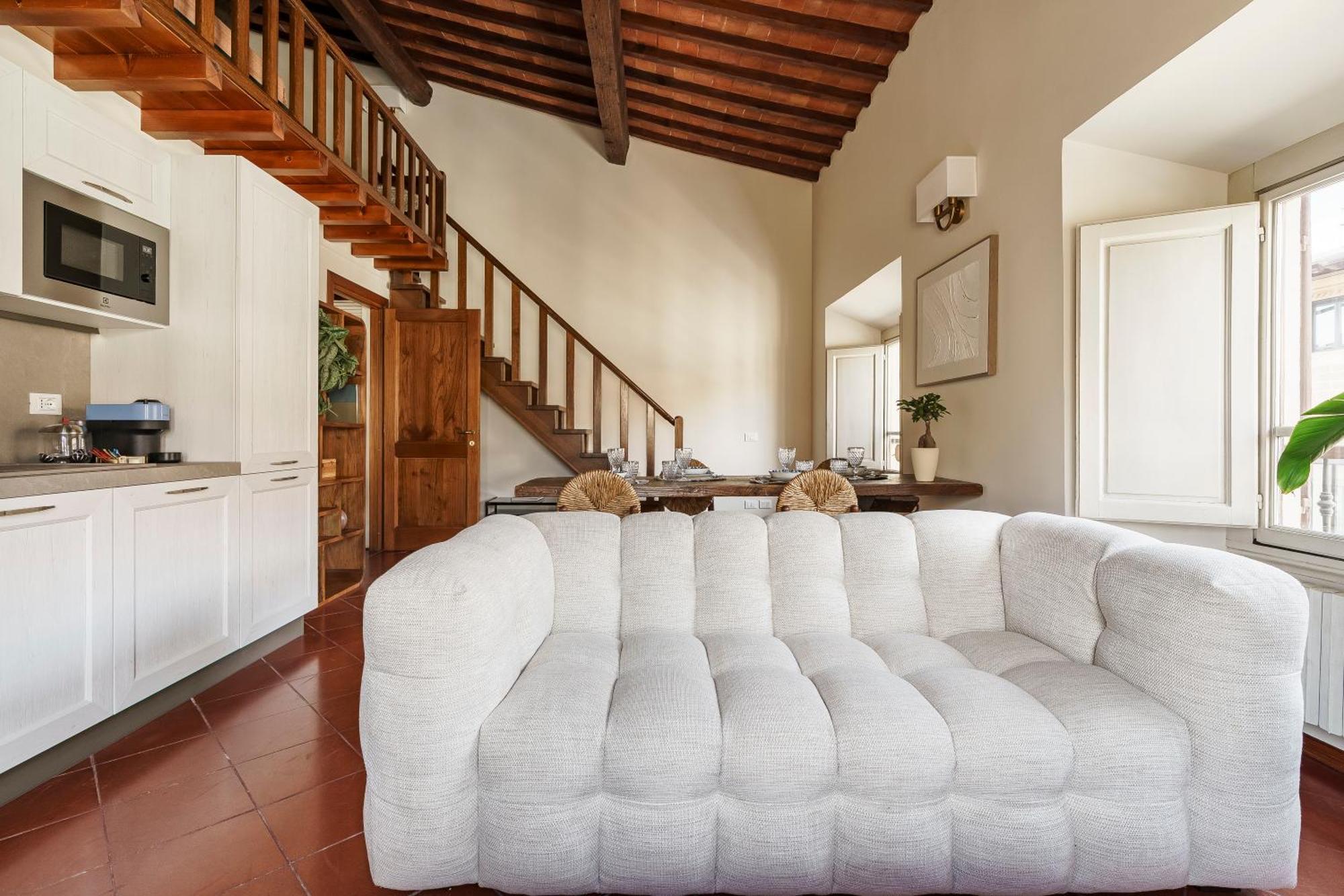 Ad Rondinelli, Apartment *