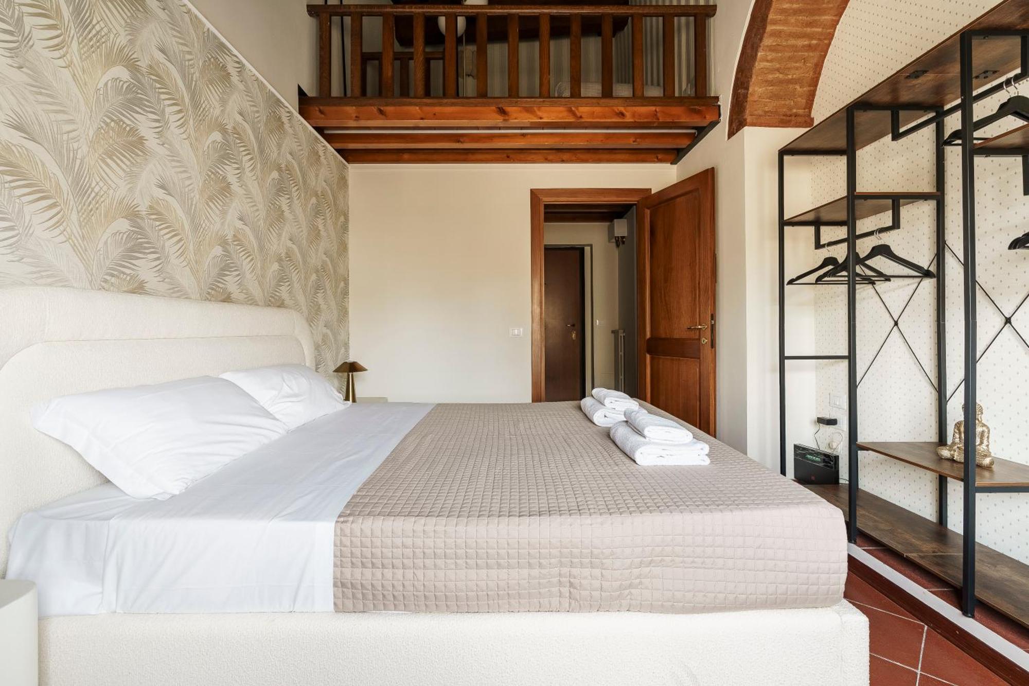 Ad Rondinelli, Apartment *